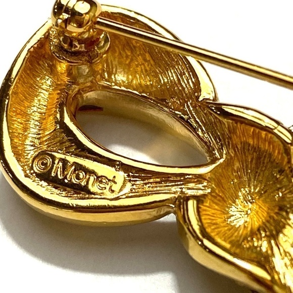 MONET Bow Brooch Pin Christmas Red Enamel Rhinestones Gold Tone - Picture 4 of 6